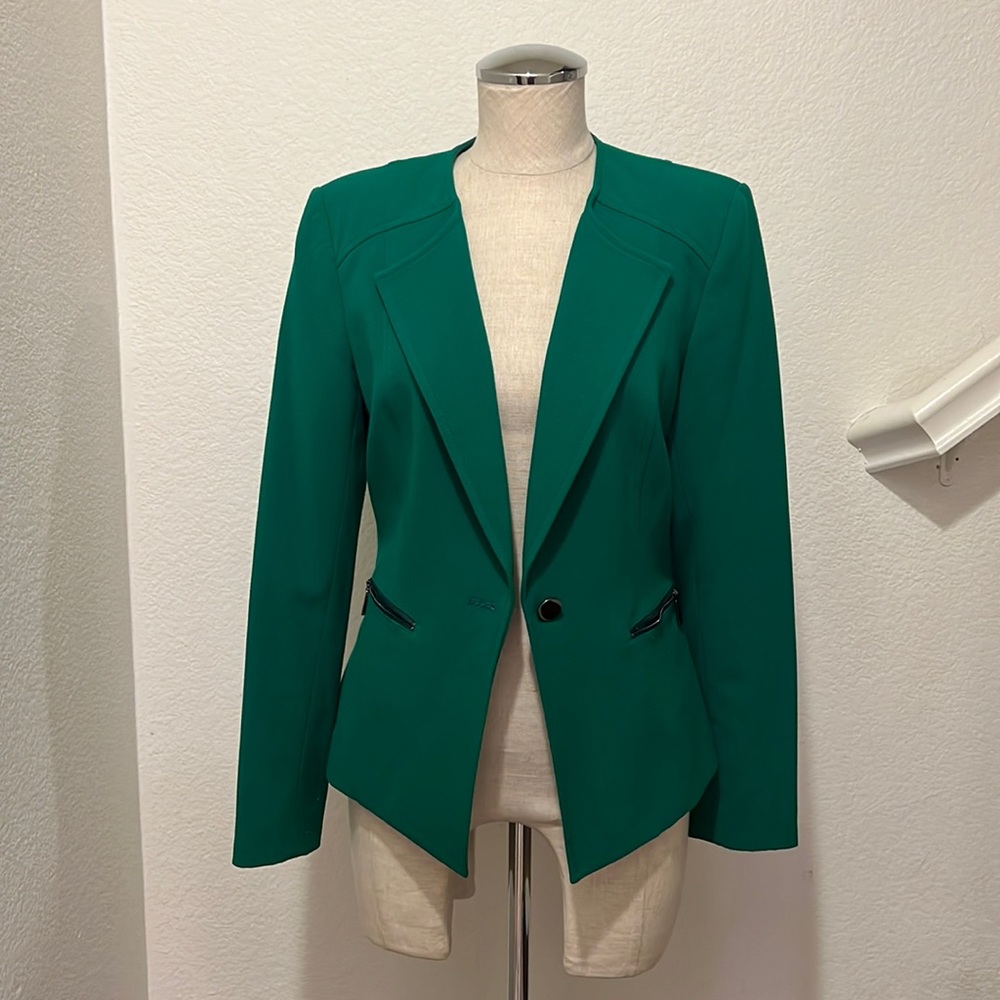 Tahari size 4 green blazer